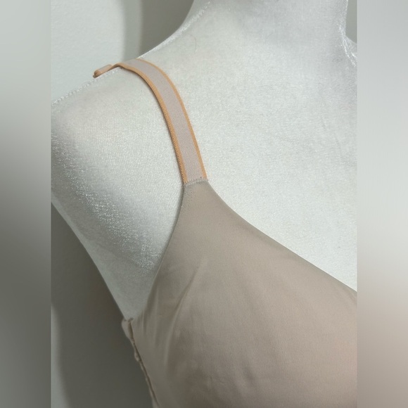 Victoria’s Secret Lightly Lined Wireless Tee Shirt Bra - Picture 3 of 7